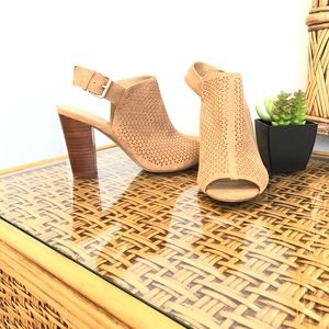 Tahari Leather open toe shoes sz 9